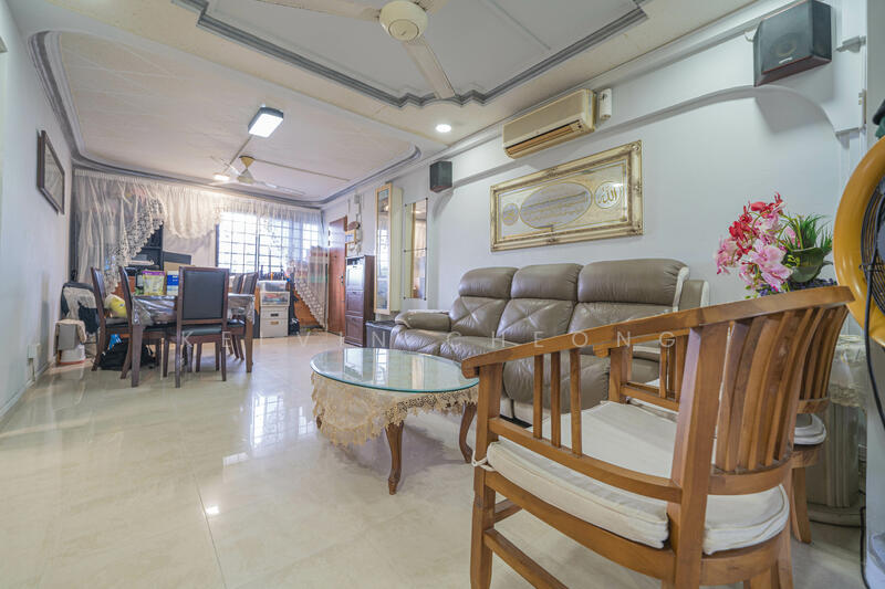 247 Jurong East Street 24 HDB Flat For Sale at S$ 450,000 | PropertyGuru Singapore - Living Room