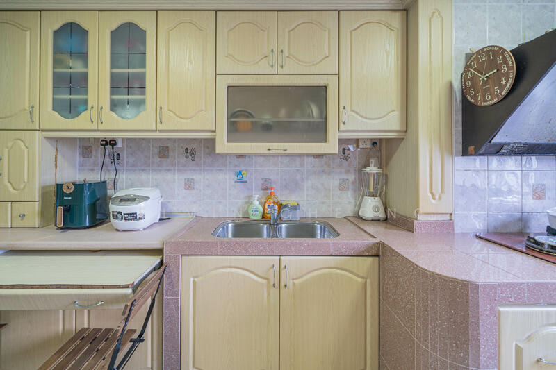 247 Jurong East Street 24 HDB Flat For Sale at S$ 450,000 | PropertyGuru Singapore - Kitchen