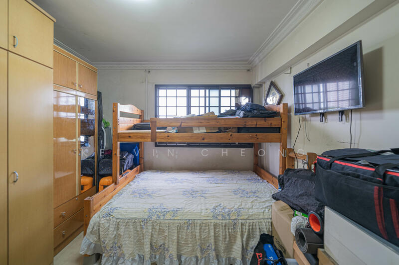 247 Jurong East Street 24 HDB Flat For Sale at S$ 450,000 | PropertyGuru Singapore - Bedroom