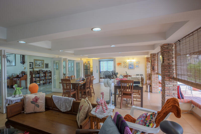 Outdoor Patio picture 3