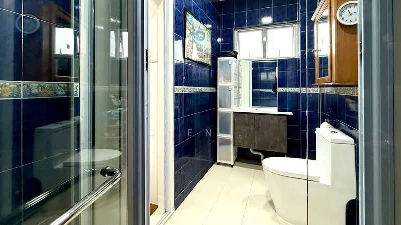 Extensive Variety of Landed-Semi-D, Jalan Angin Laut, 4 Bedrooms, 3,000 sqft, Semi-Detached House For Sale, by CHEN ., 60112615 - Bathroom - PropertyGuru.com.sg