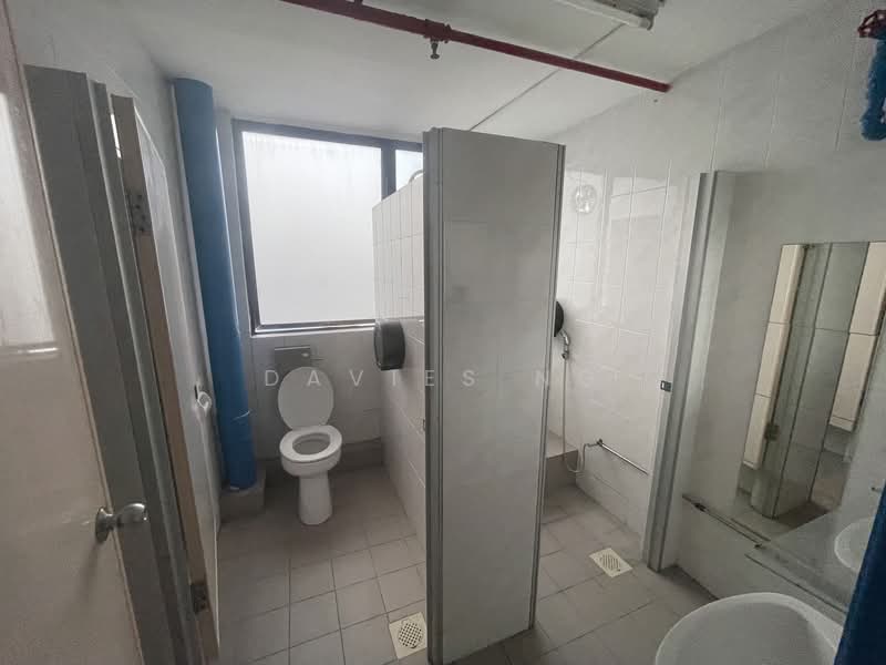 Lian Cheong Industrial Building, 12 Little Road, 3,500 sqft, Light Industrial (B1) For Rent, by Davies Ng, 60112757 - Bathroom - CommercialGuru.com.sg