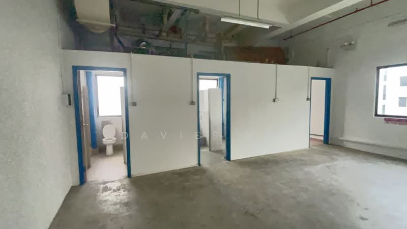 Lian Cheong Industrial Building, 12 Little Road, 3,500 sqft, Light Industrial (B1) For Rent, by Davies Ng, 60112757 - Bathroom - CommercialGuru.com.sg