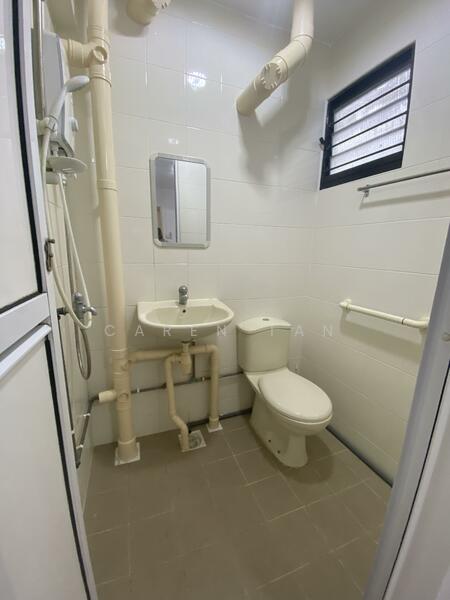 416 Bedok North Avenue 2, 416 Bedok North Avenue 2, 1,625 sqft, Shop / Shophouse For Sale, by Caren Tan, 60112833 - Bathroom - CommercialGuru.com.sg