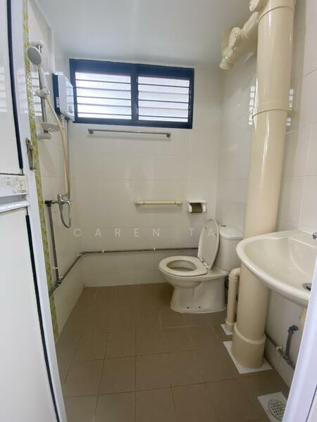 416 Bedok North Avenue 2, 416 Bedok North Avenue 2, 1,625 sqft, Shop / Shophouse For Sale, by Caren Tan, 60112833 - Bathroom - CommercialGuru.com.sg