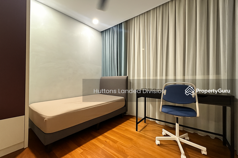 Bedroom (AI decluttered)