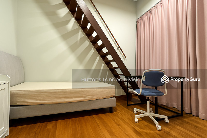 Bedroom (AI decluttered)