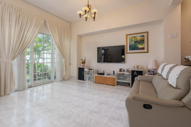 For Sale - Huge Inter Terrace, Face South, Backyard Opens to Park, Nice Number