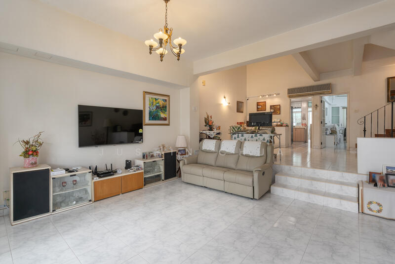 For Sale - Huge Inter Terrace, Face South, Backyard Opens to Park, Nice Number