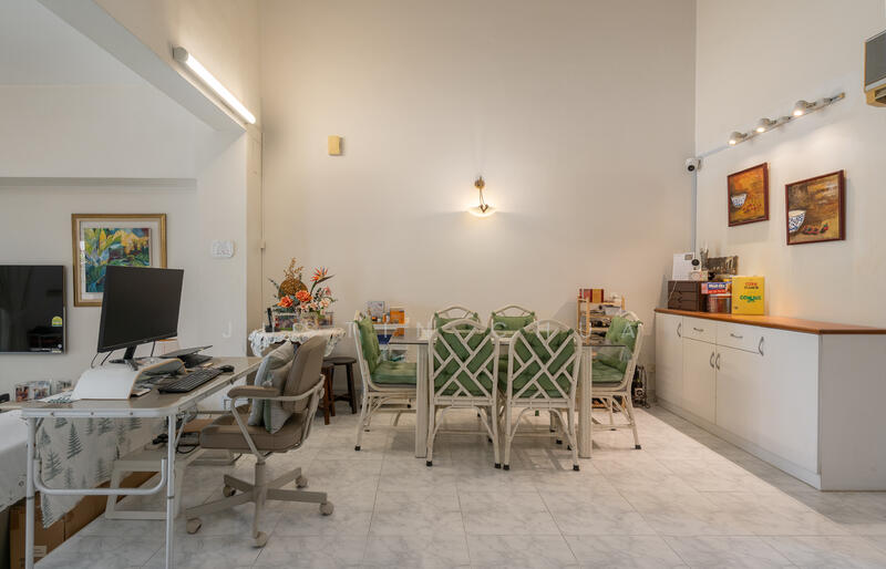For Sale - Huge Inter Terrace, Face South, Backyard Opens to Park, Nice Number