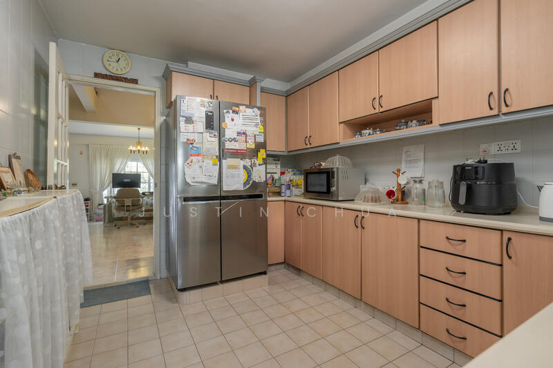 For Sale - Huge Inter Terrace, Face South, Backyard Opens to Park, Nice Number
