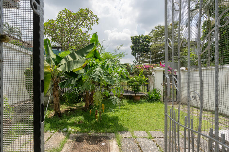For Sale - Huge Inter Terrace, Face South, Backyard Opens to Park, Nice Number