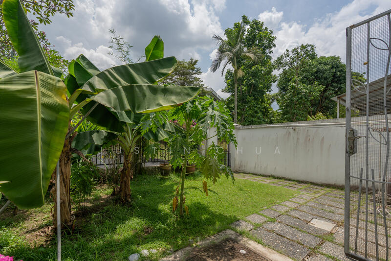 For Sale - Huge Inter Terrace, Face South, Backyard Opens to Park, Nice Number