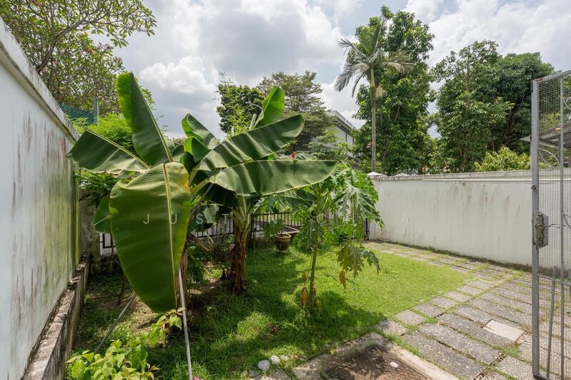 For Sale - Huge Inter Terrace, Face South, Backyard Opens to Park, Nice Number