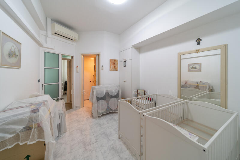 For Sale - Huge Inter Terrace, Face South, Backyard Opens to Park, Nice Number