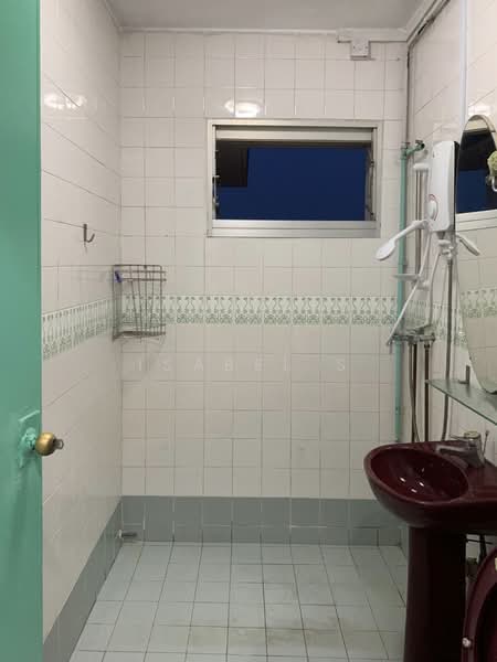 396 Tampines Avenue 7, 396 Tampines Avenue 7, 4 Bedrooms, 1,378 sqft, HDB Flat For Rent, by Isabel S, 60113140 - Bathroom - PropertyGuru.com.sg