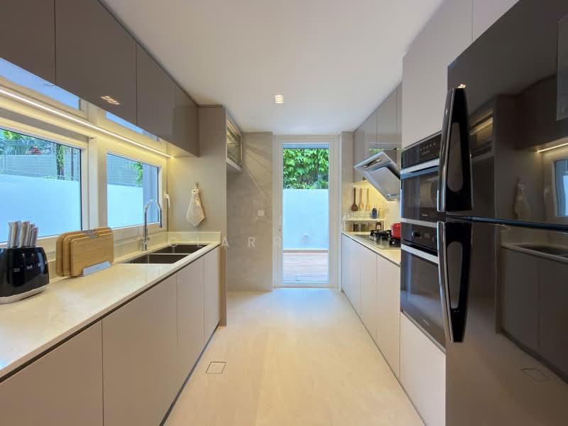 CORNER TERRACE 2.5 Sty @ Brighton Crescent | Lift & Pool | 1km CHIJ & Zhonghua Pri ★ Eminence Landed, Brighton Crescent, Serangoon Garden, Lor Chuan, 6 Bedrooms, 6,000 sqft, Corner Terrace For Sale, by Clarry Au, 60113221 - Kitchen - PropertyGuru.com.sg