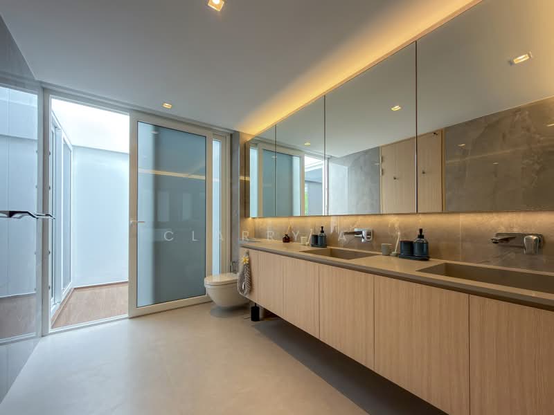 CORNER TERRACE 2.5 Sty @ Brighton Crescent | Lift & Pool | 1km CHIJ & Zhonghua Pri ★ Eminence Landed, Brighton Crescent, Serangoon Garden, Lor Chuan, 6 Bedrooms, 6,000 sqft, Corner Terrace For Sale, by Clarry Au, 60113221 - Bathroom - PropertyGuru.com.sg