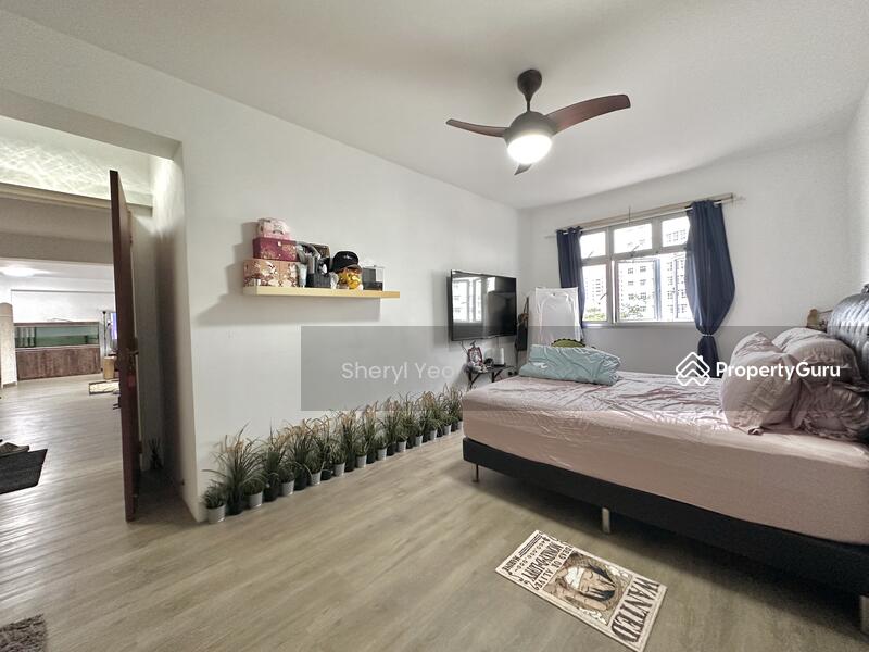 BIG Masterbed room 