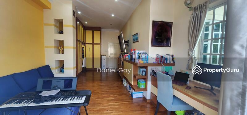Common bedroom with balcony