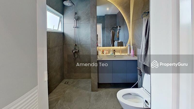 (2nd Floor) Master bedroom Toilet