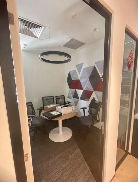 RAFFLES PLACE | Fitted Office | Sheltered to MRT Station |, Raffles Place MRT, 1,335 sqft, Office For Rent, by Amy Aw 胡嘉薇, 60114163 - CommercialGuru.com.sg