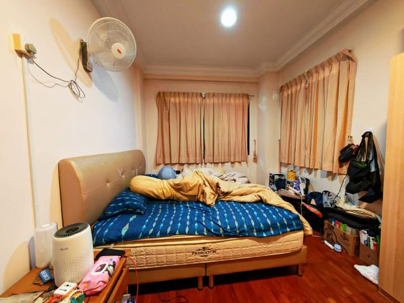 CHEAP FREEHOLD $900K Undervalue! HIGH RENTAL YIELD!, Teo Kim Eng Road, 6 Bedrooms, 3,700 sqft, Corner Terrace For Sale, by Yian Wong, 60114175 - Bedroom - PropertyGuru.com.sg