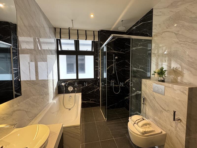 LANDED7772@ New 999yr Semi-D with Lift 5min to Beach Downtown East D18, Pasir Ris, 5 Bedrooms, 4,500 sqft, Semi-Detached House For Sale, by Ivan Chng, 60114197 - Semi D with ID (Master Suite) - PropertyGuru.com.sg