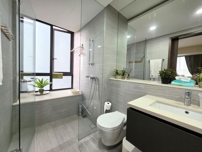 D'Nest, 131 Pasir Ris Grove, 2 Bedrooms, 775 sqft, Condominium For Sale, by Adeline Low, 60114209 - Master Bath - PropertyGuru.com.sg