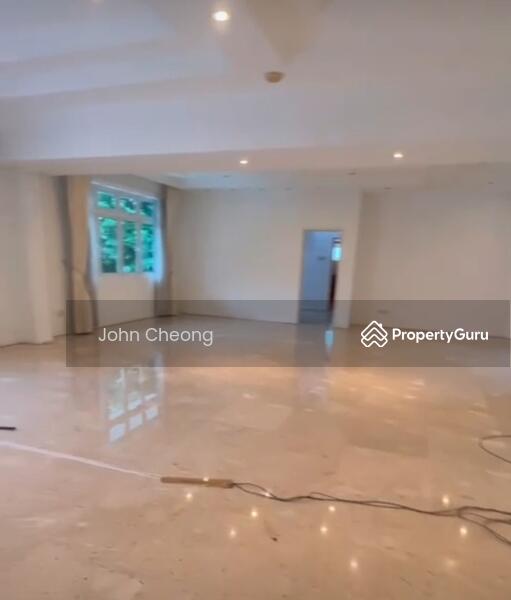 Huge spacious bedroom