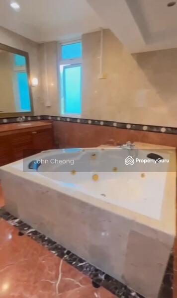 Bathroom with spacious jacuzzi tub