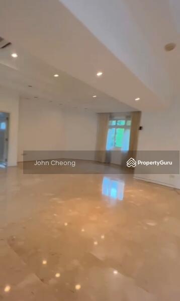 Huge spacious bedroom