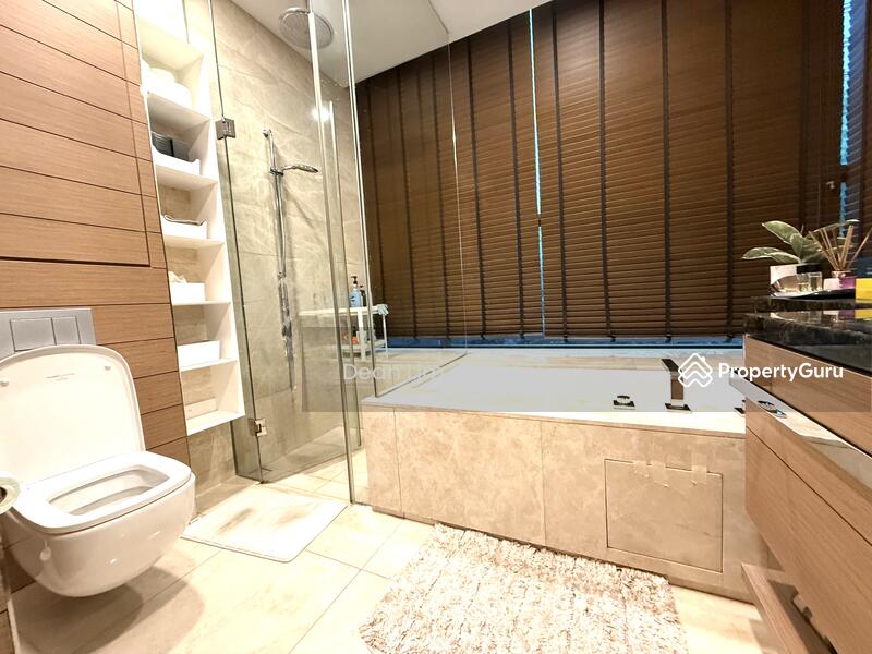 En-suite bath 