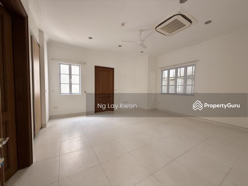 For Sale - ⭐️D13 ⭐️Cheap Reno 2.5 Storey Detached @ Melrose near MRT