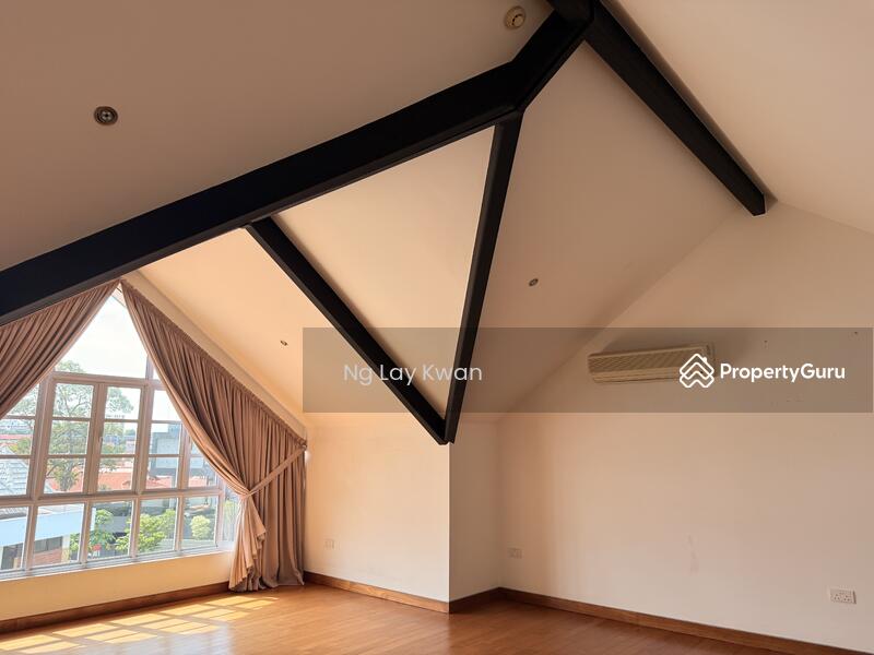 For Sale - ⭐️D13 ⭐️Cheap Reno 2.5 Storey Detached @ Melrose near MRT