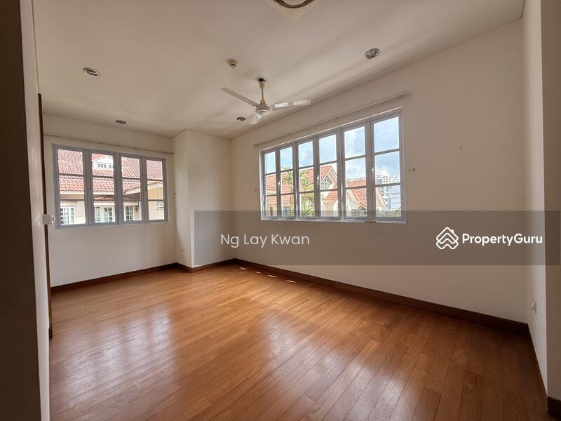 For Sale - ⭐️D13 ⭐️Cheap Reno 2.5 Storey Detached @ Melrose near MRT