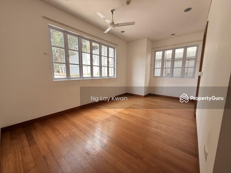For Sale - ⭐️D13 ⭐️Cheap Reno 2.5 Storey Detached @ Melrose near MRT