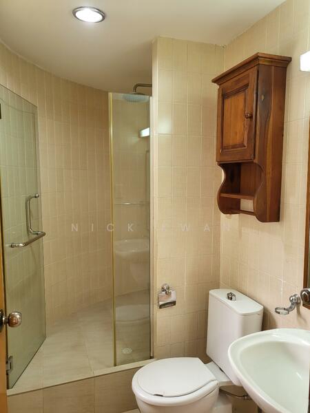 Ensuite Bathroom 1