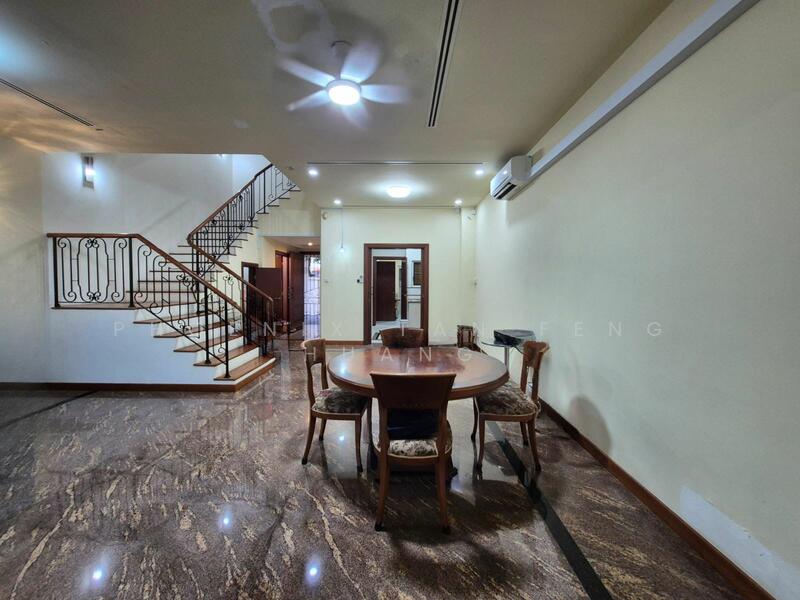 For Rent - 3 Sty Terrace with 5 ensuites face PARK • Changi Heights