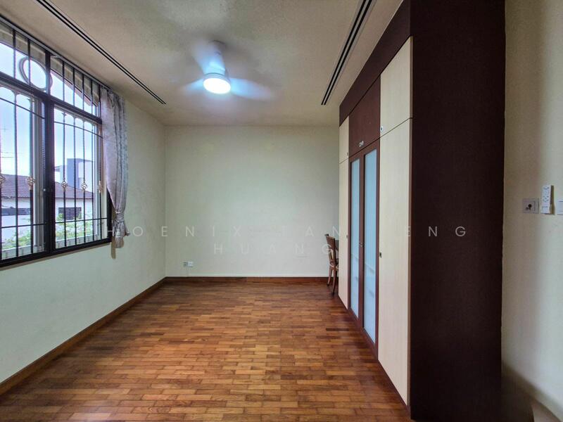 For Rent - 3 Sty Terrace with 5 ensuites face PARK • Changi Heights