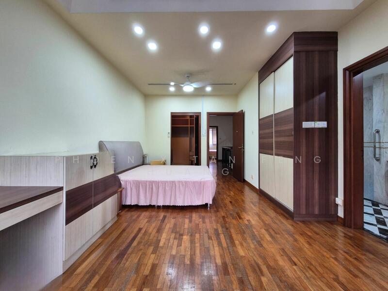 For Rent - 3 Sty Terrace with 5 ensuites face PARK • Changi Heights