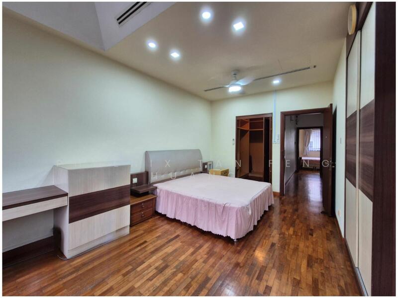 For Rent - 3 Sty Terrace with 5 ensuites face PARK • Changi Heights