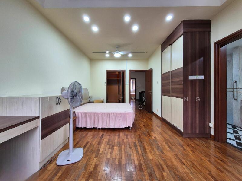 For Rent - 3 Sty Terrace with 5 ensuites face PARK • Changi Heights