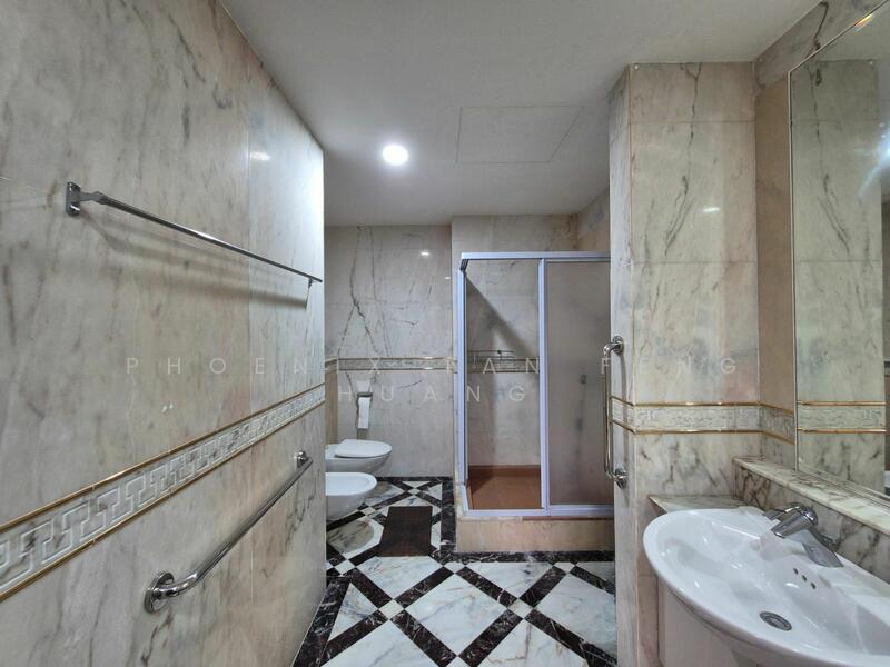 For Rent - 3 Sty Terrace with 5 ensuites face PARK • Changi Heights