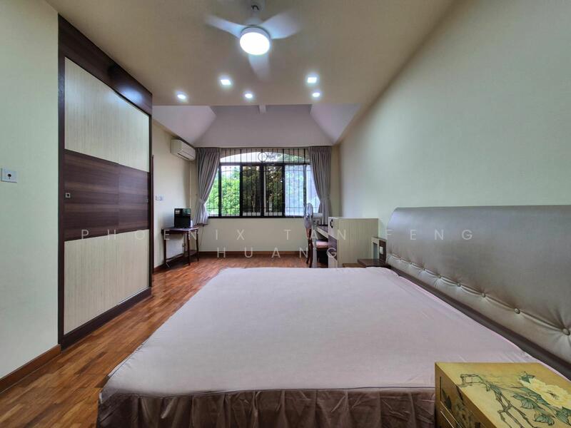 For Rent - 3 Sty Terrace with 5 ensuites face PARK • Changi Heights