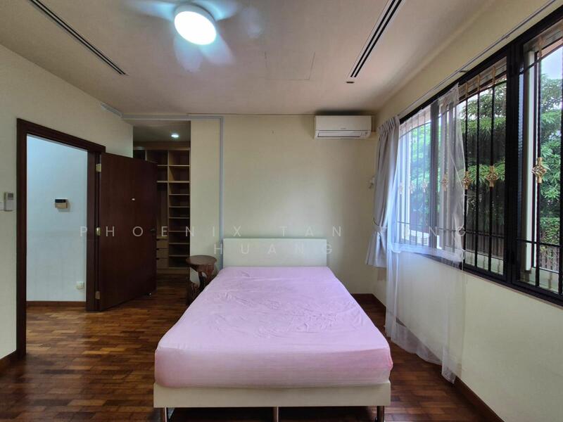 For Rent - 3 Sty Terrace with 5 ensuites face PARK • Changi Heights