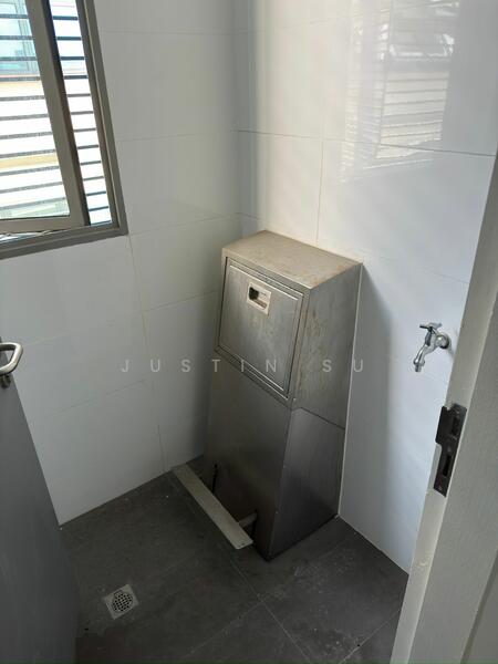 Apex Foodworks, 18 Kim Chuan Terrace, 3,046 sqft, Factory / Workshop (B2) For Rent, by Justin Su, 60115460 - Bathroom - CommercialGuru.com.sg
