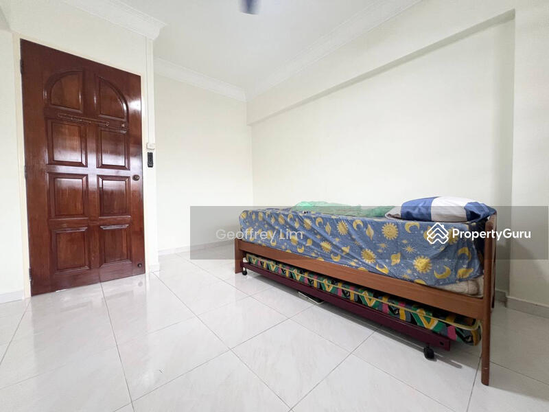 For Rent - 327 Sembawang Crescent
