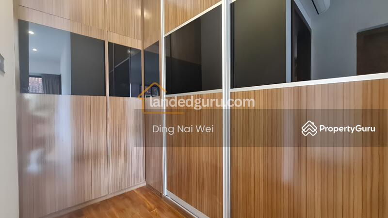 Walk-in-wardrobe