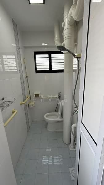 217 Petir Road, 217 Petir Road, 3 Bedrooms, 900 sqft, HDB Flat For Rent, by James Chang, 60115929 - Bathroom - PropertyGuru.com.sg